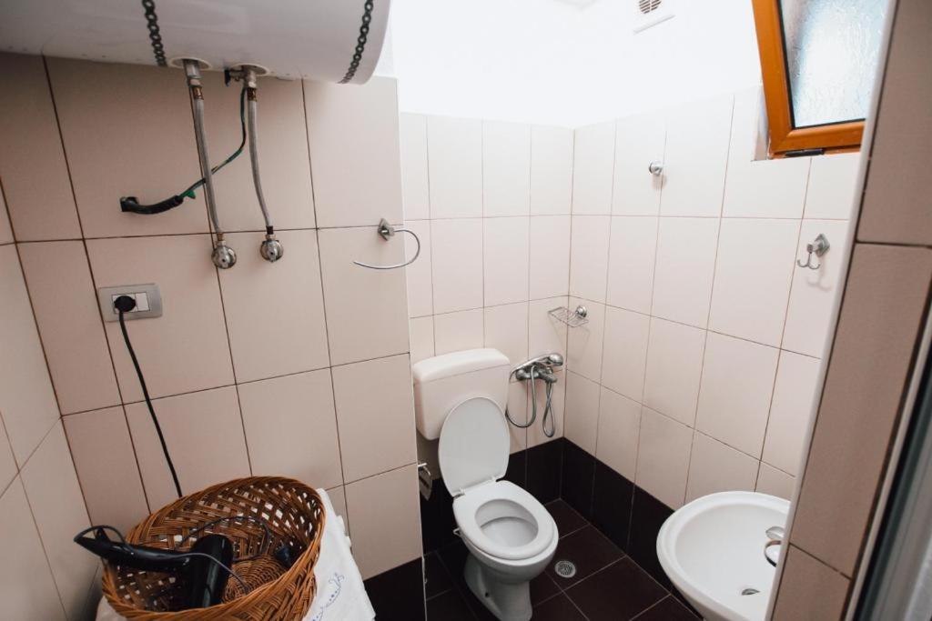 Bb Apartament Apartment Gjirokaster Bagian luar foto