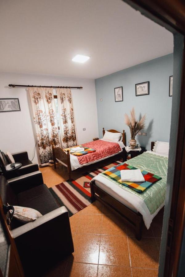 Bb Apartament Apartment Gjirokaster Bagian luar foto