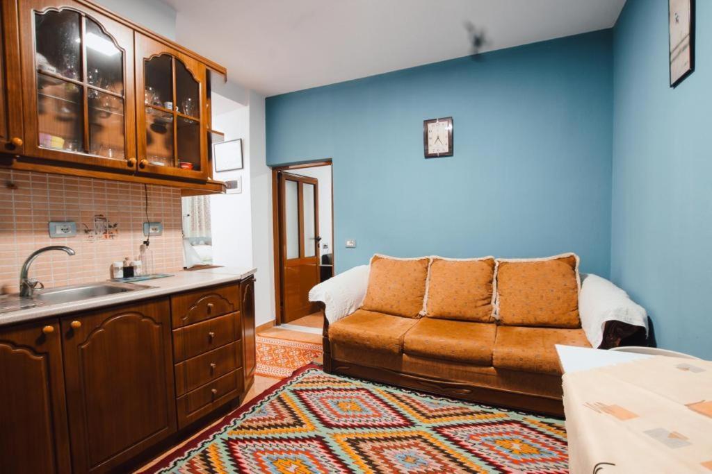 Bb Apartament Apartment Gjirokaster Bagian luar foto