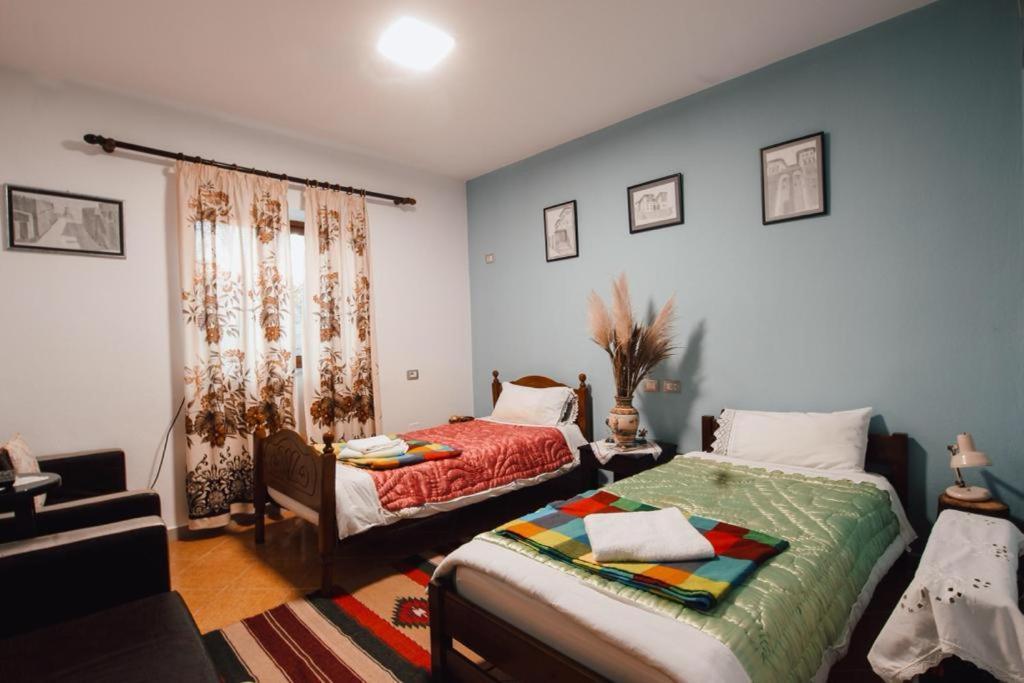 Bb Apartament Apartment Gjirokaster Bagian luar foto
