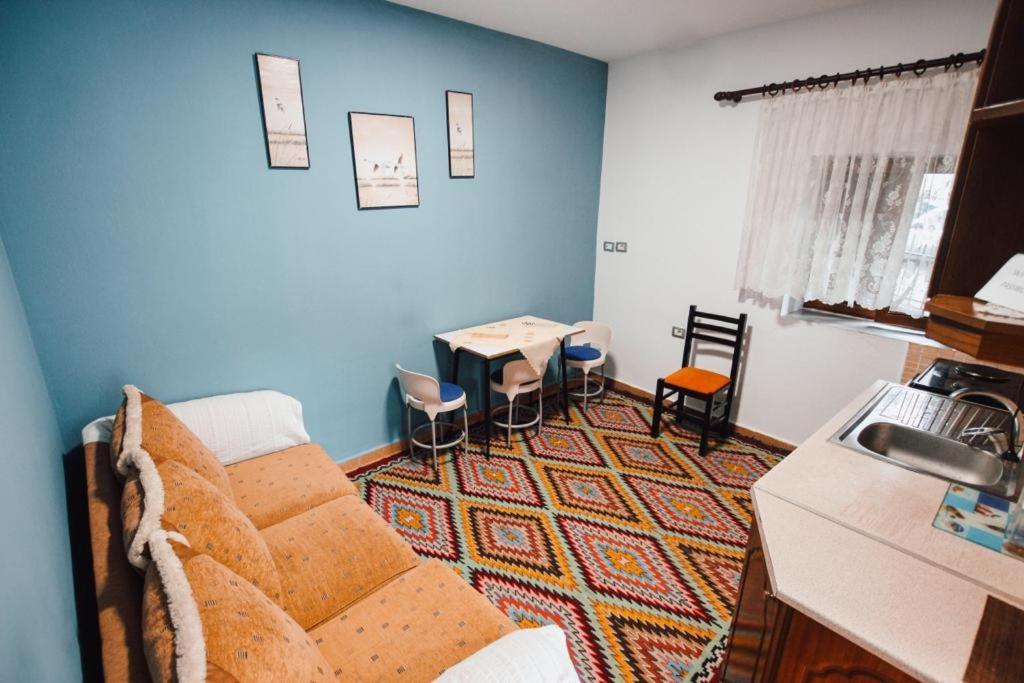 Bb Apartament Apartment Gjirokaster Bagian luar foto
